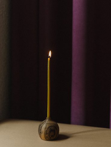 Pack Velas Bengalas con candelabro de madera en caja de regalo