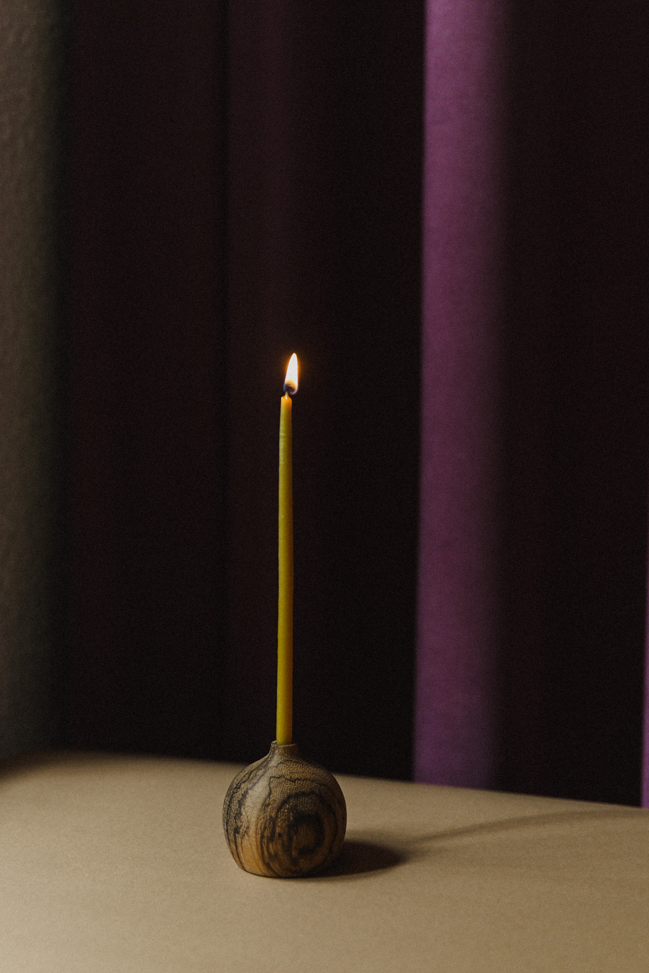 Pack Velas Bengalas con candelabro de madera en caja de regalo